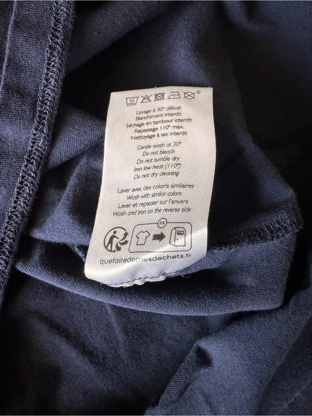 Sézane Navy Graphic Tee "L'ART DE LIRE" Size Large - Picture 7 of 8